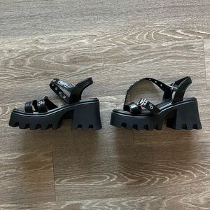 Romwe black platform buckle sandals